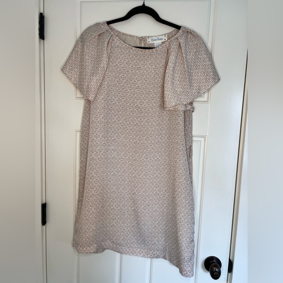 Francesca’s Ruffle sleeve lined shift dress with navy ribbon belt. - Picture 5 of 8